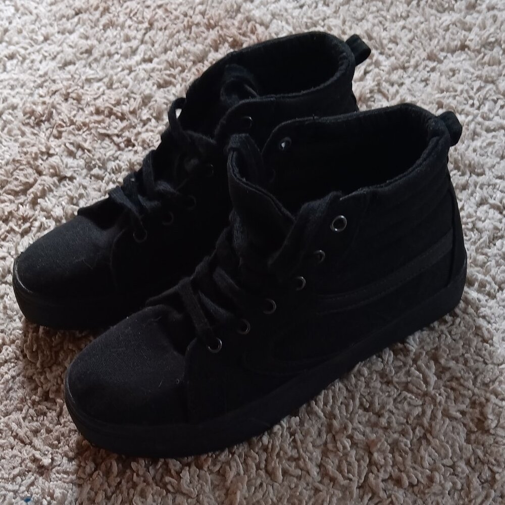 Kids high top sneaker